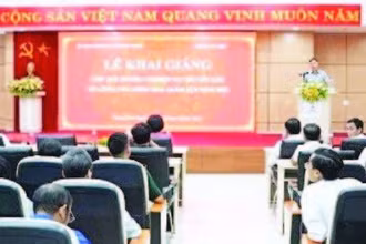 Lễ khai giảng lớp bồi dưỡng nghiệp vụ chuyên sâu về công tác kiểm tra, giám sát. (Ảnh QUANG TIẾN)