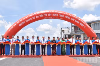 Cắt băng khánh thành cầu Rạch Miễu 2.