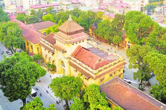 Tòa nhà số 19 Lê Thánh Tông (phường Cửa Nam, Hà Nội), một công trình có kiến trúc đẹp, được xây dựng trước năm 1954.