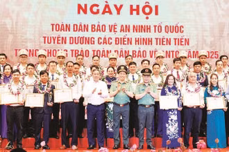 90 điển hình tiên tiến được tuyên dương trong Ngày hội toàn dân bảo vệ an ninh Tổ quốc thành phố Hà Nội.