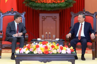 Tổng Bí thư Tô Lâm tiếp ông Alexey Komissarov, Giám đốc Học viện Hành chính công và Kinh tế quốc dân trực thuộc Tổng thống Liên bang Nga.