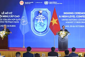 Thủ tướng Chính phủ Phạm Minh Chính cùng Tổng Thư ký Liên hợp quốc Antonio Guterres gặp gỡ báo chí tại Lễ mở ký và Hội nghị cấp cao Công ước của Liên hợp quốc về Chống tội phạm mạng.