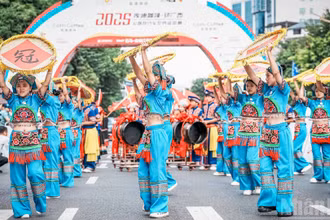 Một tiết mục múa truyền thống ở huyện Ba Mã, thành phố Hà Trì, Quảng Tây, Trung Quốc.