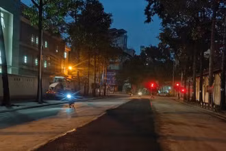 Tuyến đường Hùng Vương đang được chỉnh trang, mở rộng.