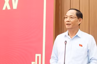 Phó Chủ tịch Quốc hội Trần Quang Phương phát biểu tại Hội nghị tiếp xúc cử tri phường Cẩm Thành, tỉnh Quảng Ngãi.
