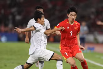 Pha tranh bóng giữa các cầu thủ U23 Việt Nam và Indonesia. (Ảnh: VFF)