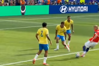 Fancam pha ghi bàn thứ hai của Haaland "kết liễu" Brazil 