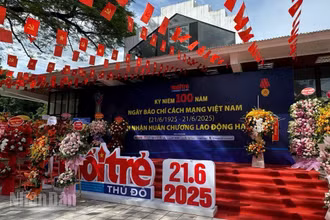 Báo Tuổi trẻ Thủ đô vinh dự đón nhận Huân chương lao động hạng Ba