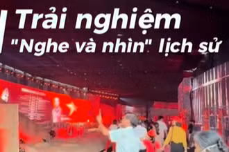 Trải nghiệm "nghe và nhìn" lịch sử tại không gian “95 năm Cờ Đảng soi đường”