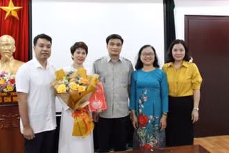 Đảng bộ Hiệp hội Doanh nghiệp nhỏ và vừa thành phố Hà Nội đã tổ chức Lễ kết nạp đảng viên mới cho đồng chí Nguyễn Huệ Mỹ - chủ doanh nghiệp tư nhân.