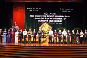 Lãnh đạo tỉnh Bắc Ninh chúc mừng Đoàn đại biểu Quốc hội khóa XV tỉnh Bắc Ninh (mới) ra mắt.