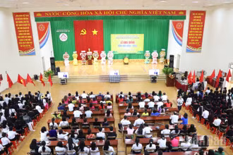 Quang cảnh buổi lễ khai giảng năm học mới của Trường trung học phổ thông Dân tộc nội trú N’Trang Lơng.