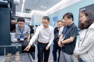 Ứng dụng các thành tựu khoa học công nghệ giúp tăng năng suất lao động. (Ảnh: PV)