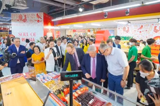Tại Russia Corner, khách hàng không chỉ mua sắm mà còn được kết nối sâu sắc với các giá trị văn hóa quốc tế.
