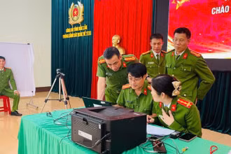Phòng Cảnh sát Quản lý hành chính về trật tự xã hội, Công an tỉnh Đắk Lắk triển khai công tác cấp đổi thẻ đảng viên gắn chip.
