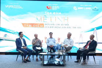 Các diễn giả tại phiên tọa đàm “Mê Linh - Tâm điểm đón đầu chu kỳ mới của bất động sản bắc Thủ đô”. (Ảnh: HNV)