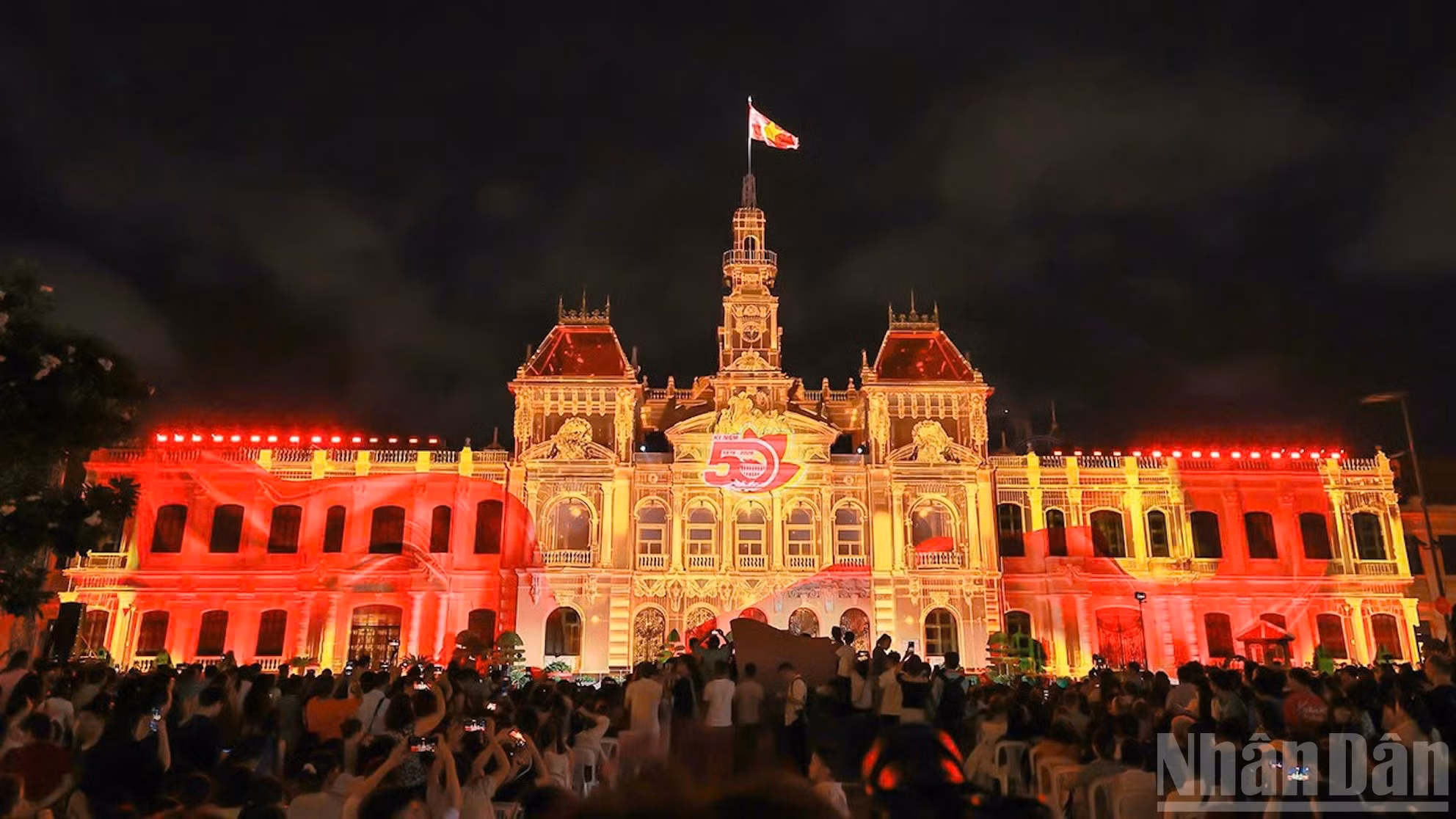 Mãn nhãn màn trình chiếu 3D mapping chào mừng 50 năm Thành phố mang tên Bác. 