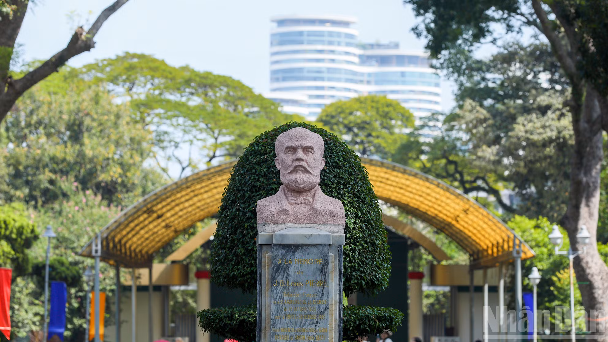 ndo_br_tuong-ong-louis.png
