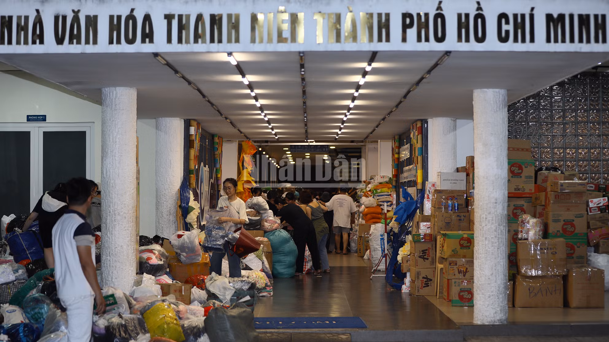ndo_c_nha-van-hoa-thanh-nien-luc-22h-ngay-23-thang-11-van-nhon-nhip-nhan-hang-tu-cac-mtq.png