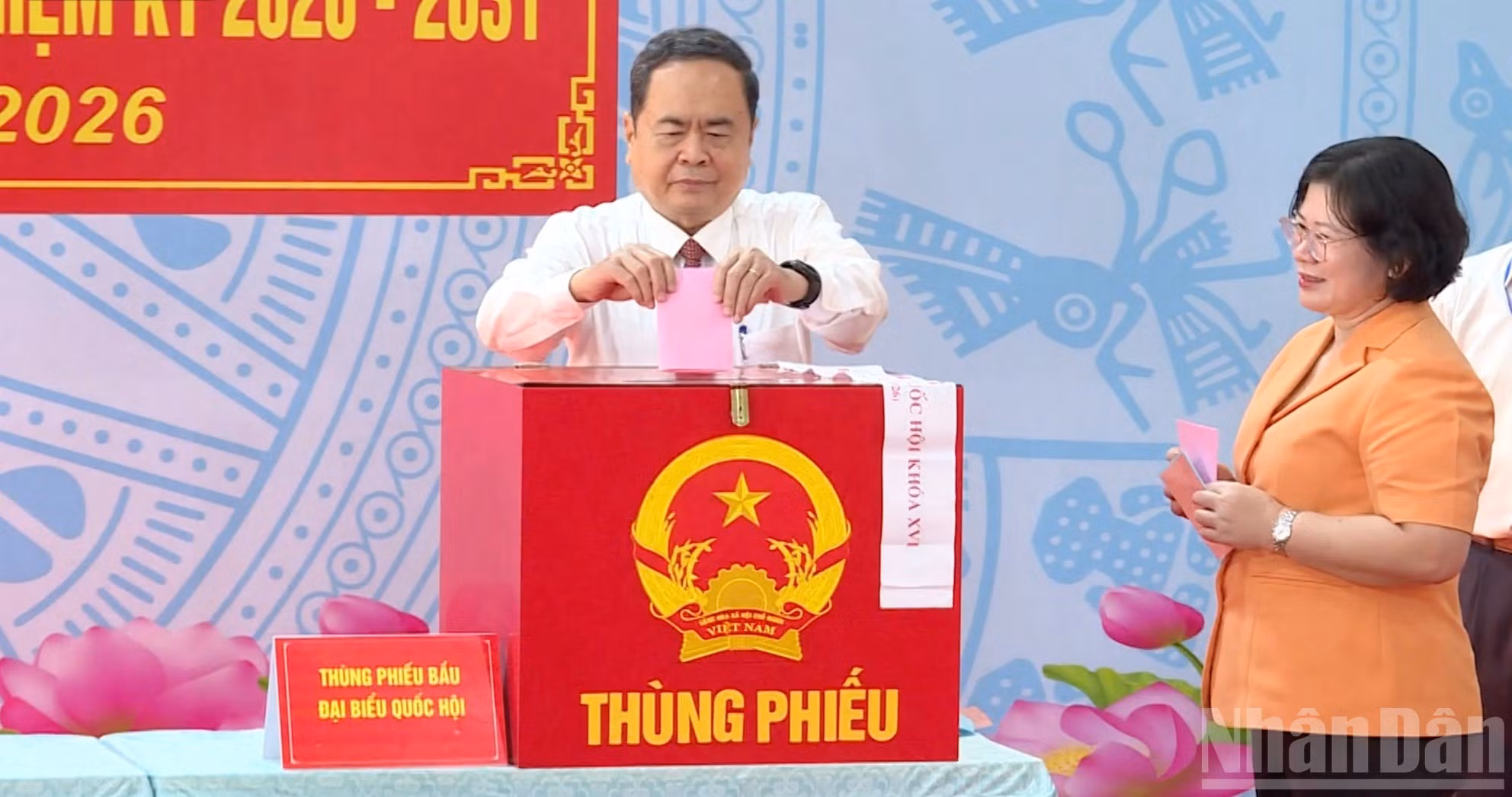 Ủy viên Bộ Chính trị, Chủ tịch Quốc hội, Chủ tịch Hội đồng Bầu cử quốc gia Trần Thanh Mẫn đã bỏ lá phiếu đầu tiên bầu đại biểu Quốc hội khóa XVI và đại biểu Hội đồng nhân dân các cấp nhiệm kỳ 2026-2031.