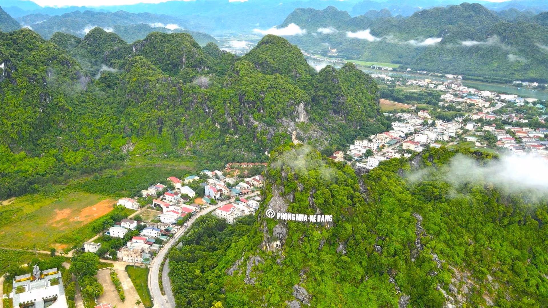 Vườn quốc gia Phong Nha-Kẻ Bàng.