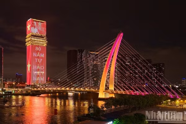 Thành phố Hồ Chí Minh tự hào với diện mạo mới 