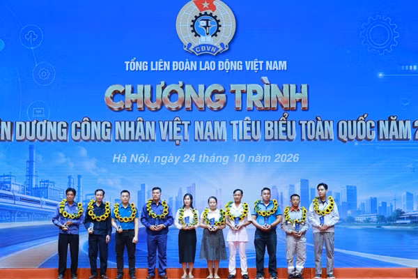 10 công nhân Việt Nam tiêu biểu toàn quốc năm 2026 được vinh danh tại chương trình. (Ảnh: Hải Nguyễn)