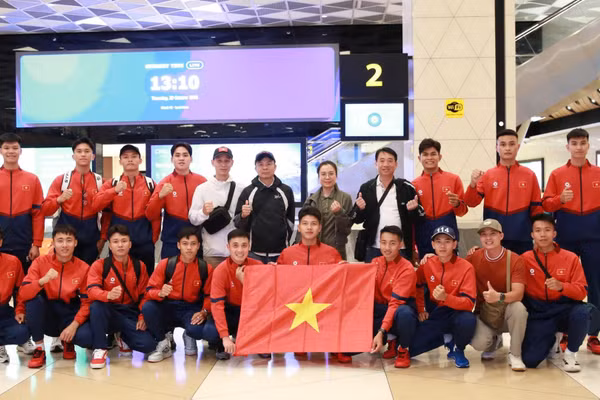 Đoàn công tác Bộ Công an Việt Nam đến thủ đô Baku, Cộng hòa Azerbaijan. (Ảnh: C07)