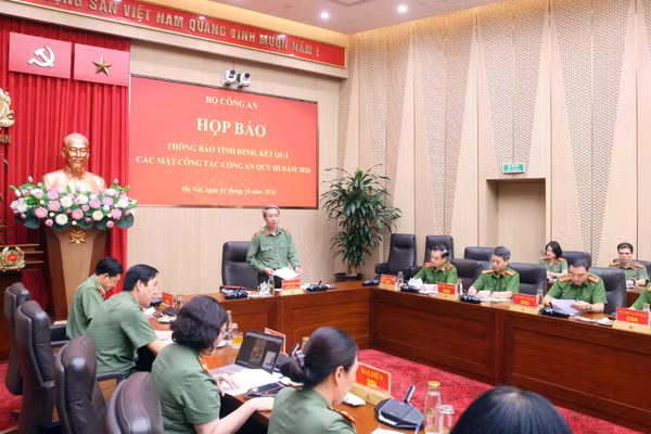 Bộ Công an tổ chức họp báo chiều 1/10. (Ảnh: KIÊN PHẠM)