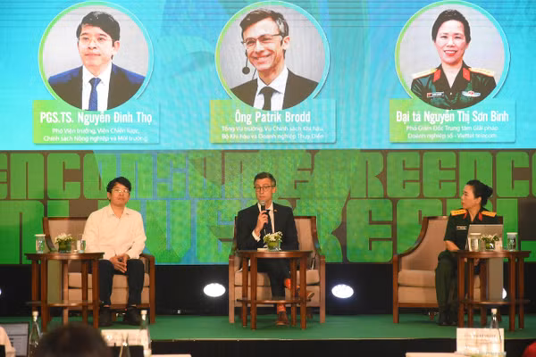 Các đại biểu tham gia thảo luận chuyên đề tại Diễn đàn Tiêu dùng bền vững năm 2026. (Ảnh: Minh Châu)