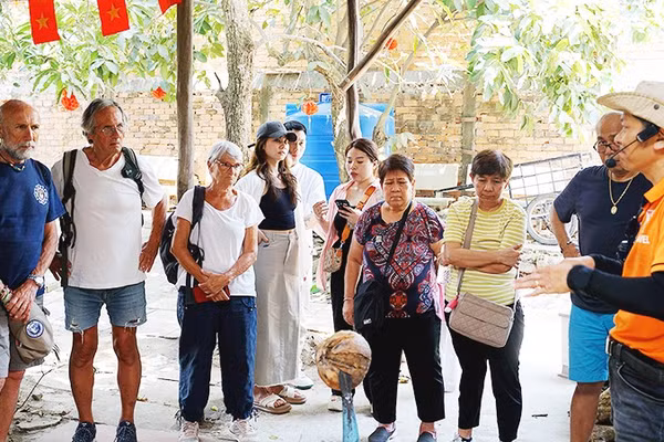 Du khách ngày nay thích những trải nghiệm chân thực, những câu chuyện văn hóa và cảm xúc cá nhân nhiều hơn. Ảnh: NAM NGUYỄN