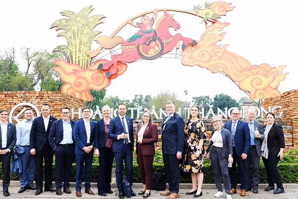 Đoàn công tác Ủy ban Nghị viện EFTA làm việc tại Hà Nội.