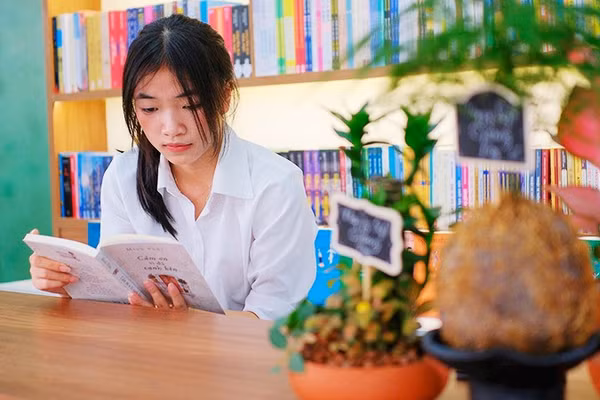 Bạn trẻ trải nghiệm không gian đọc sách mở tại Book Garden 21.