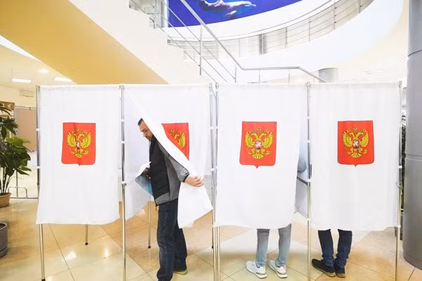Cử tri Nga đi bỏ phiếu trong Ngày Bầu cử thống nhất. Ảnh: THE MOSCOW TIMES