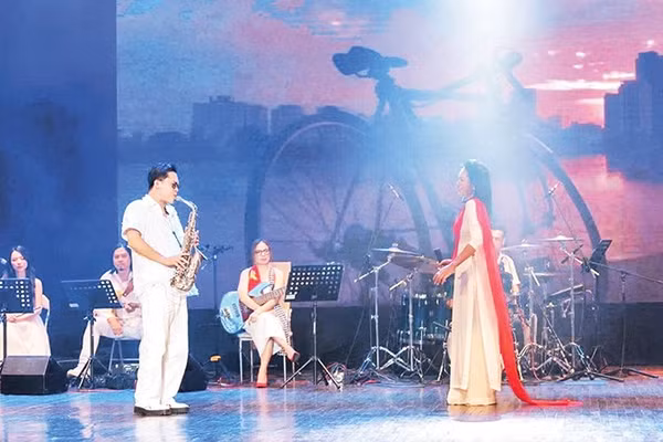 Các liveshow tầm trung thường rất khó để có doanh thu từ tiền bán vé và trông chờ phần lớn ở nhà tài trợ.