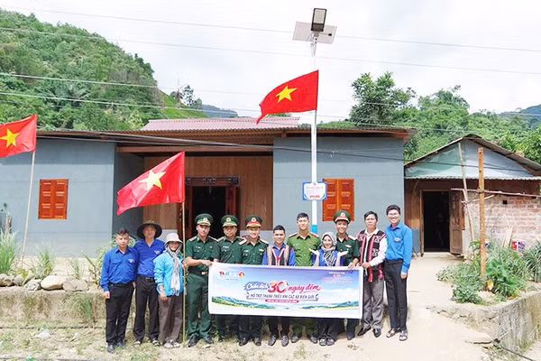Tuổi trẻ thành phố chung tay kiến tạo nông thôn mới tại xã biên giới La Êê.