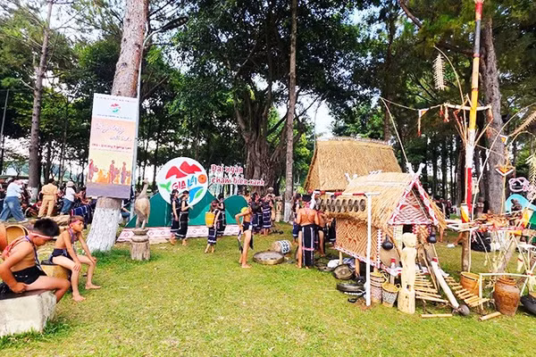 Phát triển du lịch cộng đồng gắn với đời sống sinh hoạt của đồng bào dân tộc thiểu số tỉnh Gia Lai.