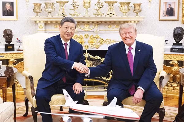 Hai nhà lãnh đạo Trung Quốc (bên trái) và Mỹ gặp gỡ tại Nhà Trắng. Ảnh: XINHUA