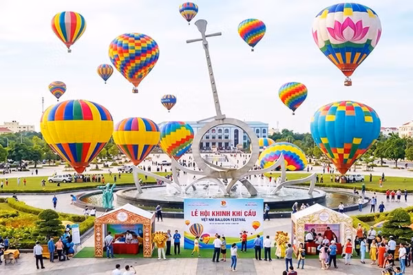 Nơi nơi sáng đèn dịp lễ