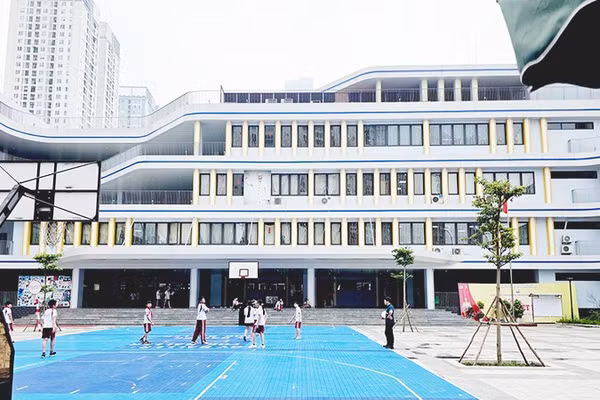 Trường PTTH Hoàng Quán Chi vừa hoàn thành chuẩn bị đón học sinh năm học 2026-2027. Ảnh: NAM NGUYỄN