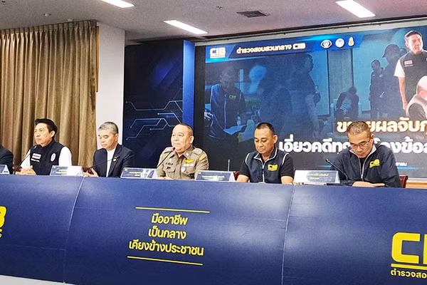 Cảnh sát Thái Lan thông báo diễn biến vụ việc. Ảnh: THE NATION