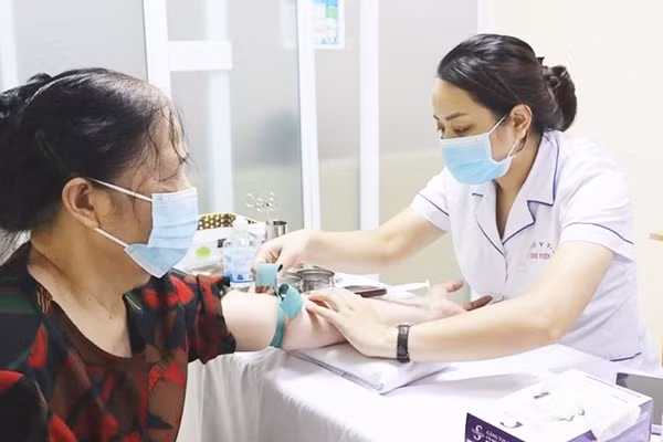 Người dân được tiêm chủng đầy đủ sẽ tăng khả năng miễn dịch cộng đồng.