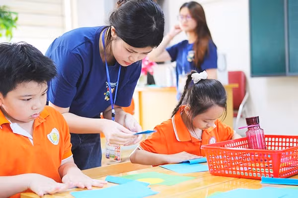 “Dệt Sắc Đan Mây” - Trao sách, gửi yêu thương