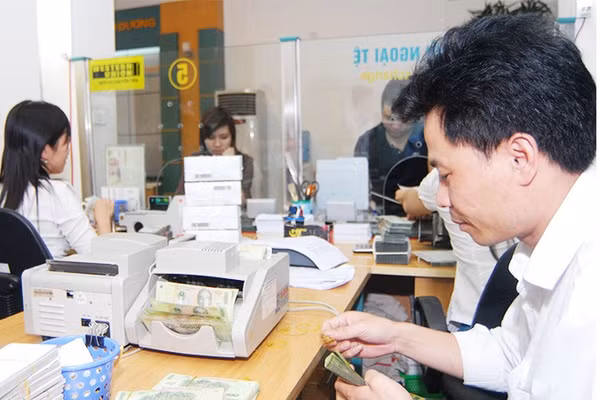 Ngân hàng Nhà nước yêu cầu giảm tiếp lãi suất và siết kiểm soát nợ xấu