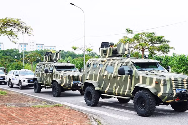 Các phương tiện tham gia tổng duyệt.
