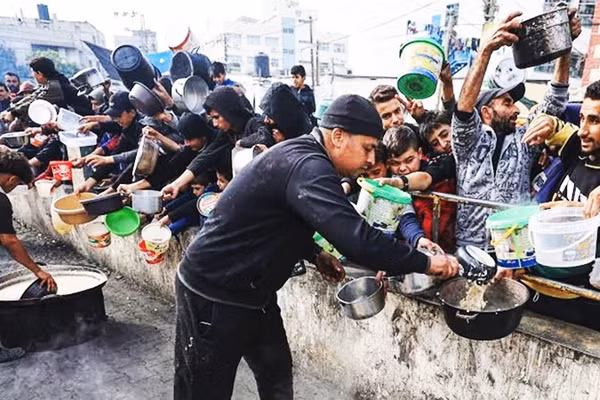 Người dân Gaza đang thiếu lương thực nghiêm trọng. Ảnh: AL JAZEERA