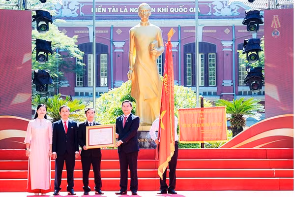 Trường THPT chuyên Quốc học Huế kỷ niệm 130 năm thành lập