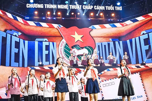 Rực rỡ những sắc màu tuổi thơ trong chương trình. Ảnh: THÀNH ĐẠT 