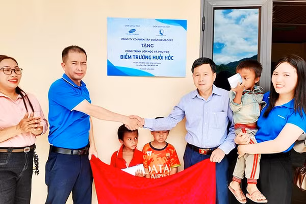 Bàn giao điểm trường Huồi Hốc (Nghệ An), kịp đón học sinh vào năm học mới.