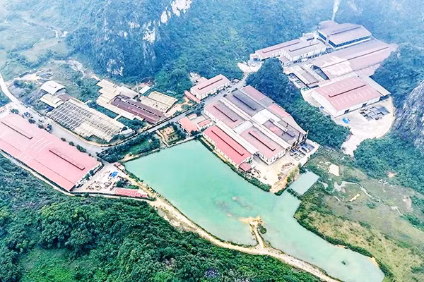 Vị trí nhà máy CNC Hòa Bình nằm trong thung lũng Đập suối Đồng Quèn. 